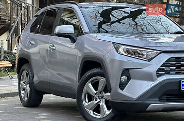 Внедорожник / Кроссовер Toyota RAV4 2018 в Дрогобыче