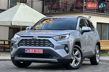 Внедорожник / Кроссовер Toyota RAV4 2018 в Дрогобыче