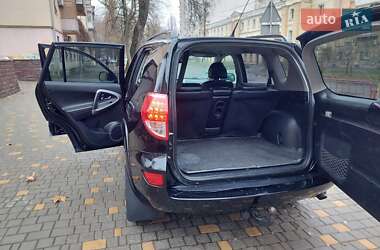 Позашляховик / Кросовер Toyota RAV4 2006 в 