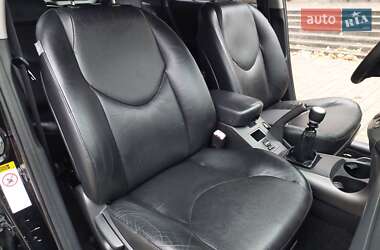 Позашляховик / Кросовер Toyota RAV4 2006 в 