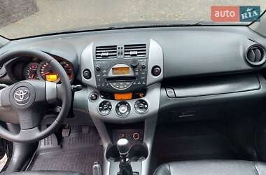 Позашляховик / Кросовер Toyota RAV4 2006 в 