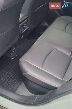 Внедорожник / Кроссовер Toyota RAV4 2021 в 