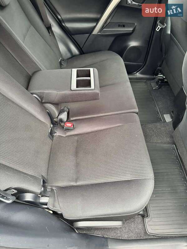 Позашляховик / Кросовер Toyota RAV4 2014 в Дніпрі