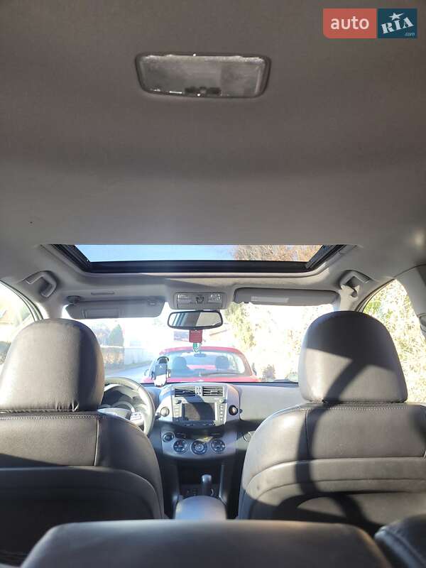 Позашляховик / Кросовер Toyota RAV4 2011 в Києві