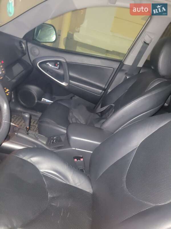 Позашляховик / Кросовер Toyota RAV4 2011 в Києві