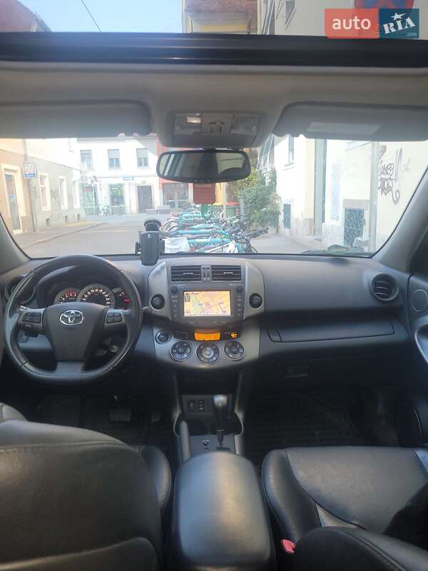 Позашляховик / Кросовер Toyota RAV4 2011 в Києві