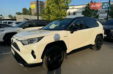 Позашляховик / Кросовер Toyota RAV4 2021 в Києві