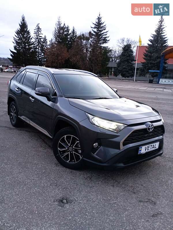 Позашляховик / Кросовер Toyota RAV4 2019 в Валках