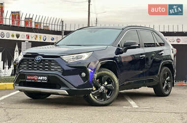 Внедорожник / Кроссовер Toyota RAV4 2020 в Киеве