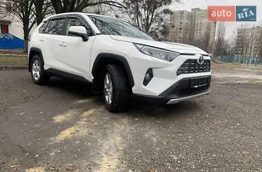 Внедорожник / Кроссовер Toyota RAV4 2019 в Харькове