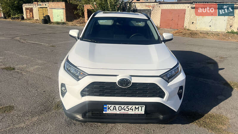 Позашляховик / Кросовер Toyota RAV4 2020 в Полтаві
