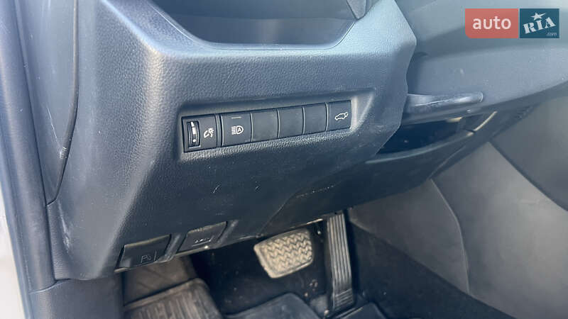 Позашляховик / Кросовер Toyota RAV4 2020 в Полтаві