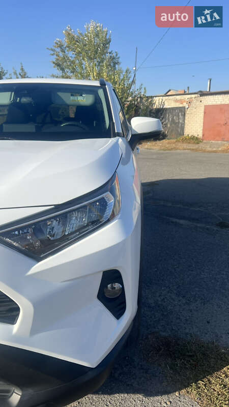Позашляховик / Кросовер Toyota RAV4 2020 в Полтаві
