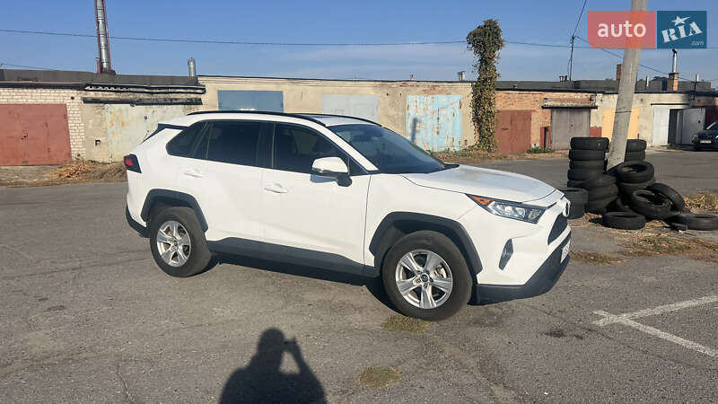 Позашляховик / Кросовер Toyota RAV4 2020 в Полтаві