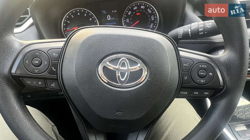 Позашляховик / Кросовер Toyota RAV4 2020 в Полтаві