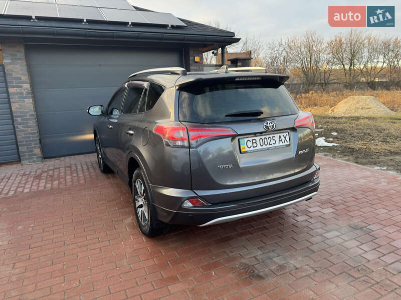 Позашляховик / Кросовер Toyota RAV4 2017 в Чернігові