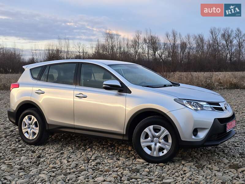 Внедорожник / Кроссовер Toyota RAV4 2015 в Калуше