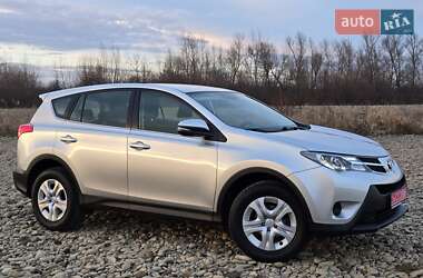 Внедорожник / Кроссовер Toyota RAV4 2015 в Калуше