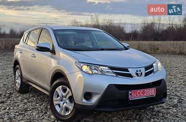 Внедорожник / Кроссовер Toyota RAV4 2015 в Калуше