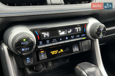 Позашляховик / Кросовер Toyota RAV4 2022 в 