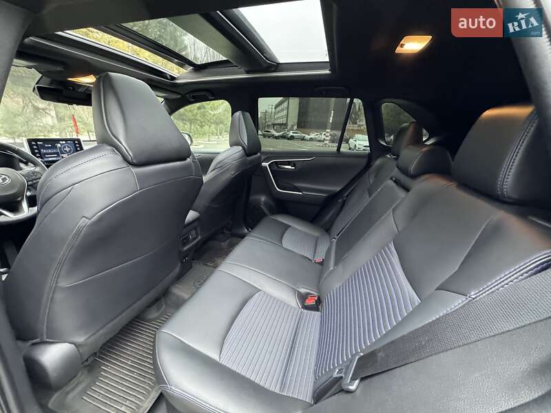 Внедорожник / Кроссовер Toyota RAV4 2021 в Одессе