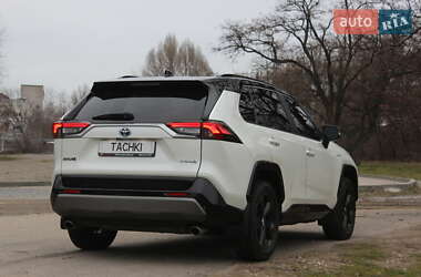 Позашляховик / Кросовер Toyota RAV4 2019 в Дніпрі