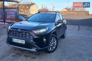 Внедорожник / Кроссовер Toyota RAV4 2021 в Ровно