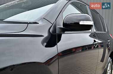 Позашляховик / Кросовер Toyota RAV4 2010 в 
