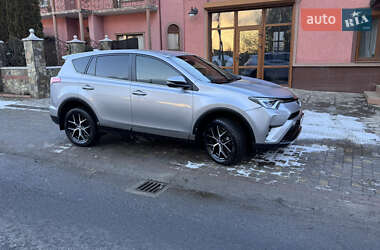 Внедорожник / Кроссовер Toyota RAV4 2017 в Сваляве