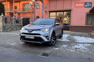 Внедорожник / Кроссовер Toyota RAV4 2017 в Сваляве