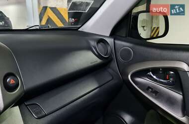 Внедорожник / Кроссовер Toyota RAV4 2012 в 