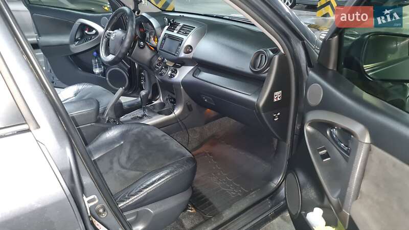 Внедорожник / Кроссовер Toyota RAV4 2012 в Киеве