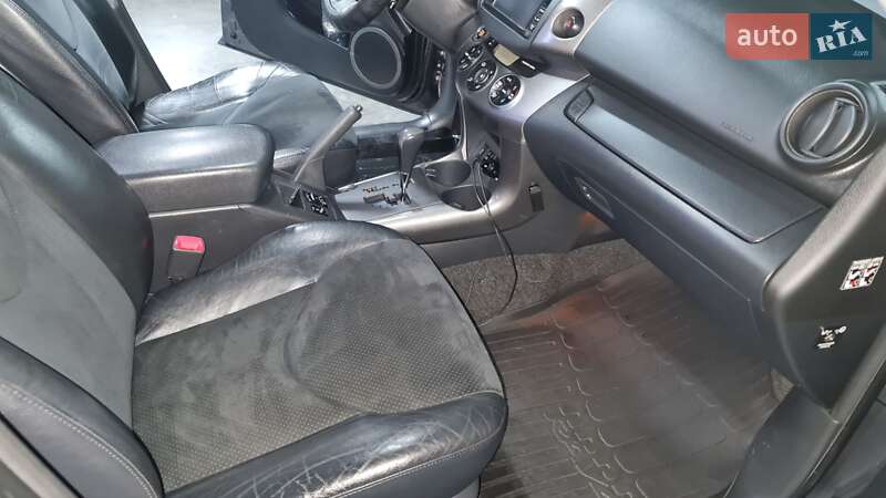 Внедорожник / Кроссовер Toyota RAV4 2012 в Киеве