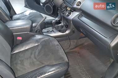 Внедорожник / Кроссовер Toyota RAV4 2012 в 