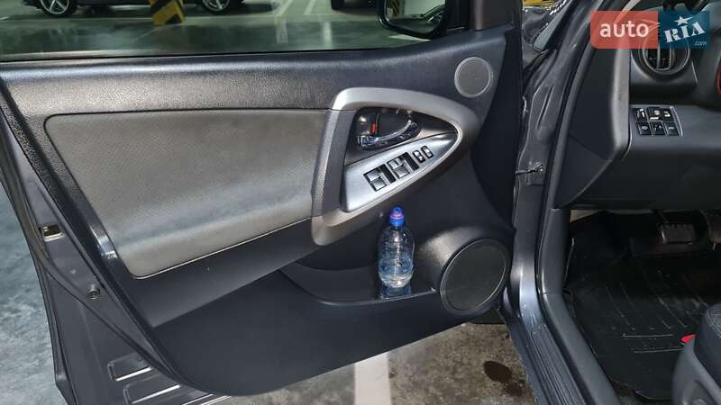 Внедорожник / Кроссовер Toyota RAV4 2012 в Киеве