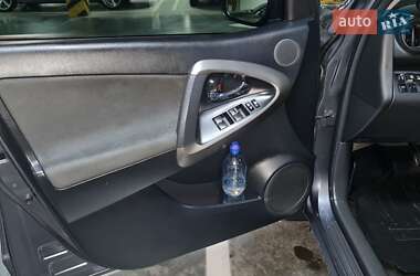 Внедорожник / Кроссовер Toyota RAV4 2012 в 
