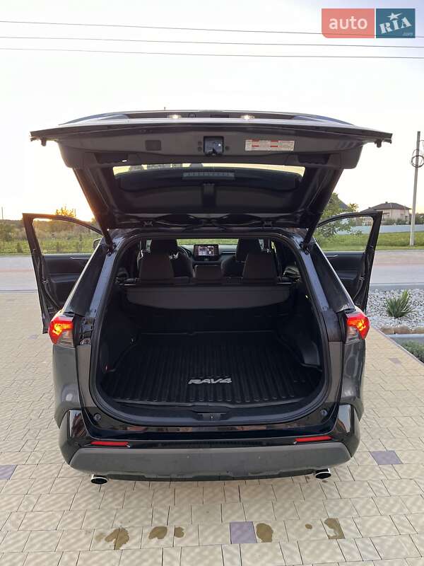 Позашляховик / Кросовер Toyota RAV4 2021 в Тернополі