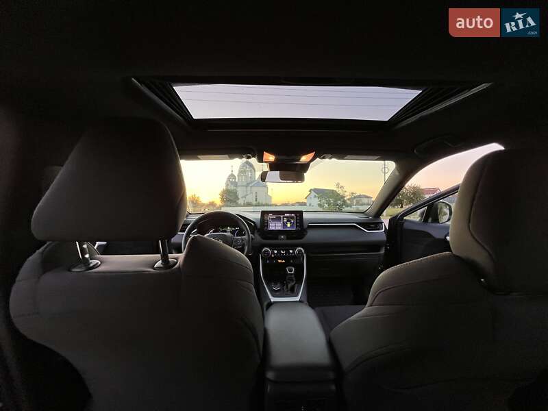 Позашляховик / Кросовер Toyota RAV4 2021 в Тернополі