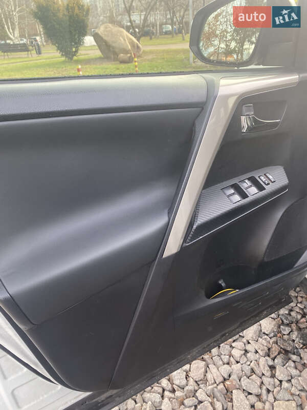 Позашляховик / Кросовер Toyota RAV4 2013 в Вишневому фото 8 Позашляховик / Кросовер Toyota RAV4 2013 в Вишневому