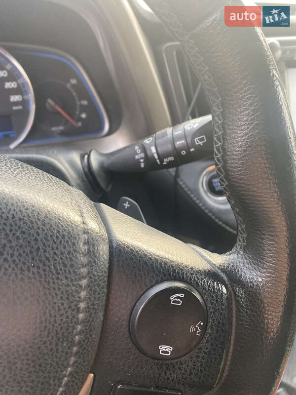 Позашляховик / Кросовер Toyota RAV4 2013 в Вишневому фото 12 Позашляховик / Кросовер Toyota RAV4 2013 в Вишневому