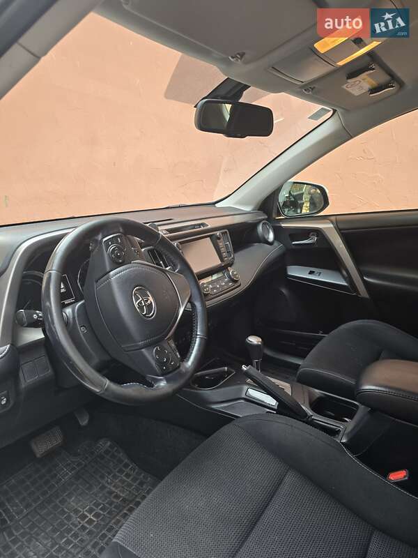 Внедорожник / Кроссовер Toyota RAV4 2018 в Черновцах