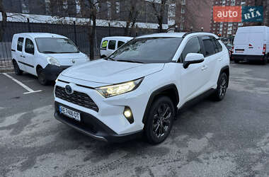 Позашляховик / Кросовер Toyota RAV4 2021 в Києві