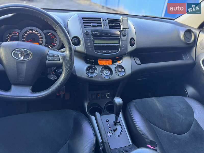 Внедорожник / Кроссовер Toyota RAV4 2011 в Каменском