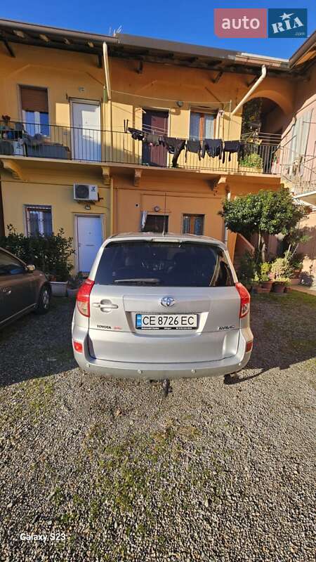 Позашляховик / Кросовер Toyota RAV4 2006 в Чернівцях