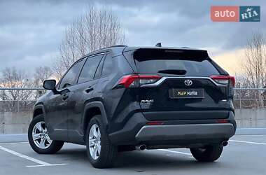 Внедорожник / Кроссовер Toyota RAV4 2019 в Киеве