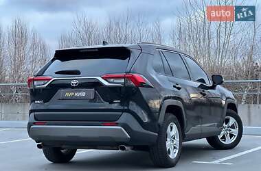 Внедорожник / Кроссовер Toyota RAV4 2019 в Киеве