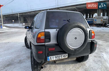 Позашляховик / Кросовер Toyota RAV4 1996 в 