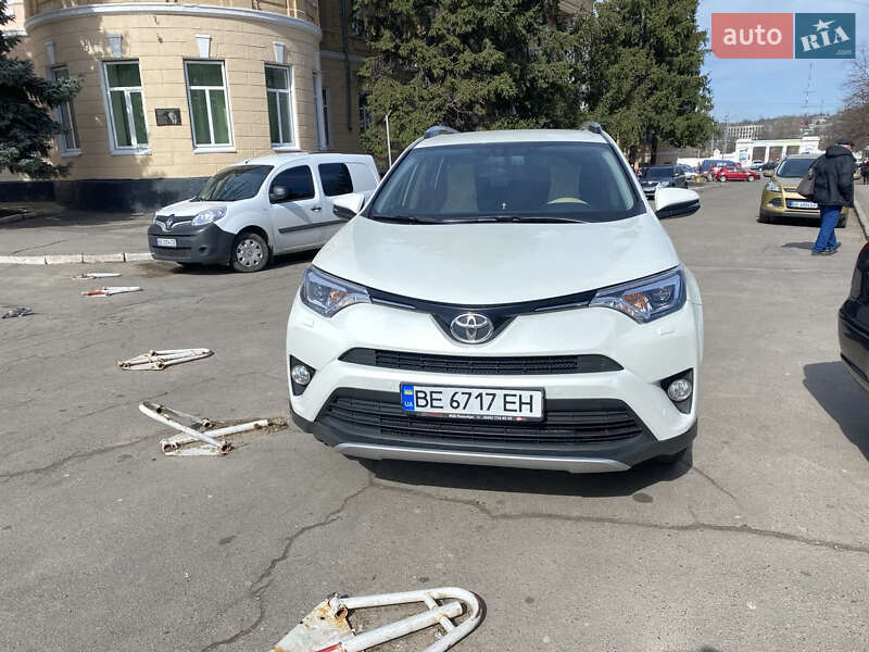 Позашляховик / Кросовер Toyota RAV4 2015 в Первомайську