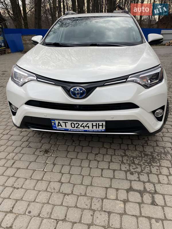 Позашляховик / Кросовер Toyota RAV4 2018 в Долині