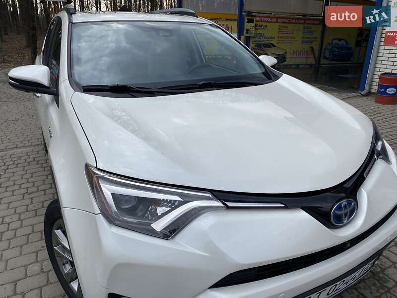 Позашляховик / Кросовер Toyota RAV4 2018 в Долині